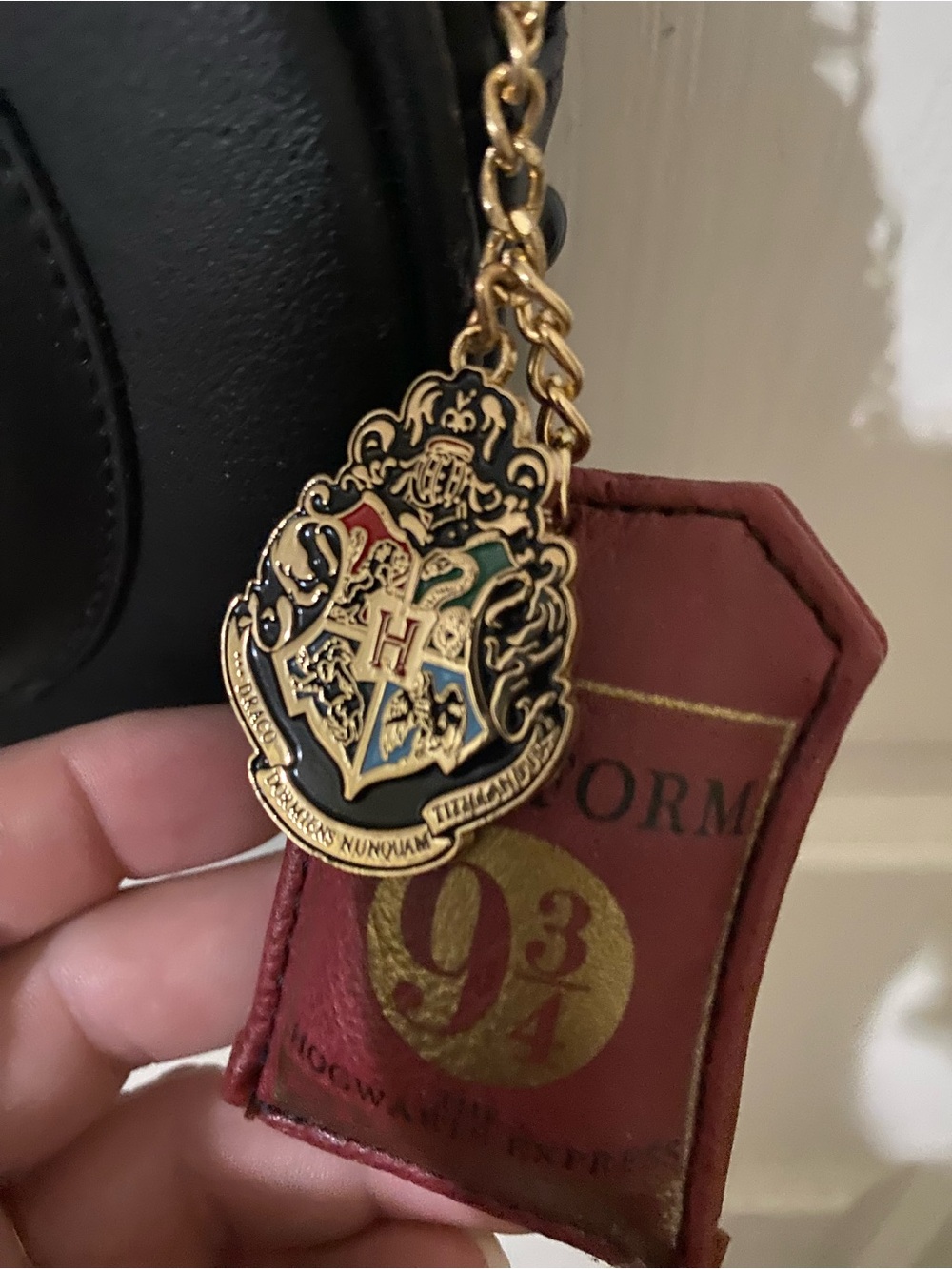 Hogwarts Express Black Round Crossbody Bag - Picture 5 of 8